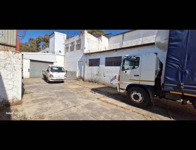 1,500M² WAREHOUSE FOR SALE IN NEW CENTRE